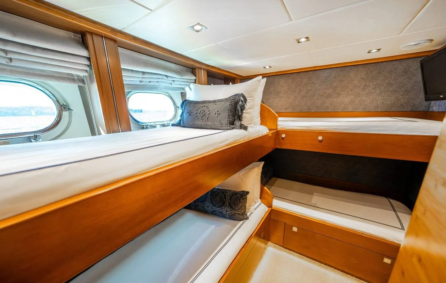 M/Y Lumir, frame 19